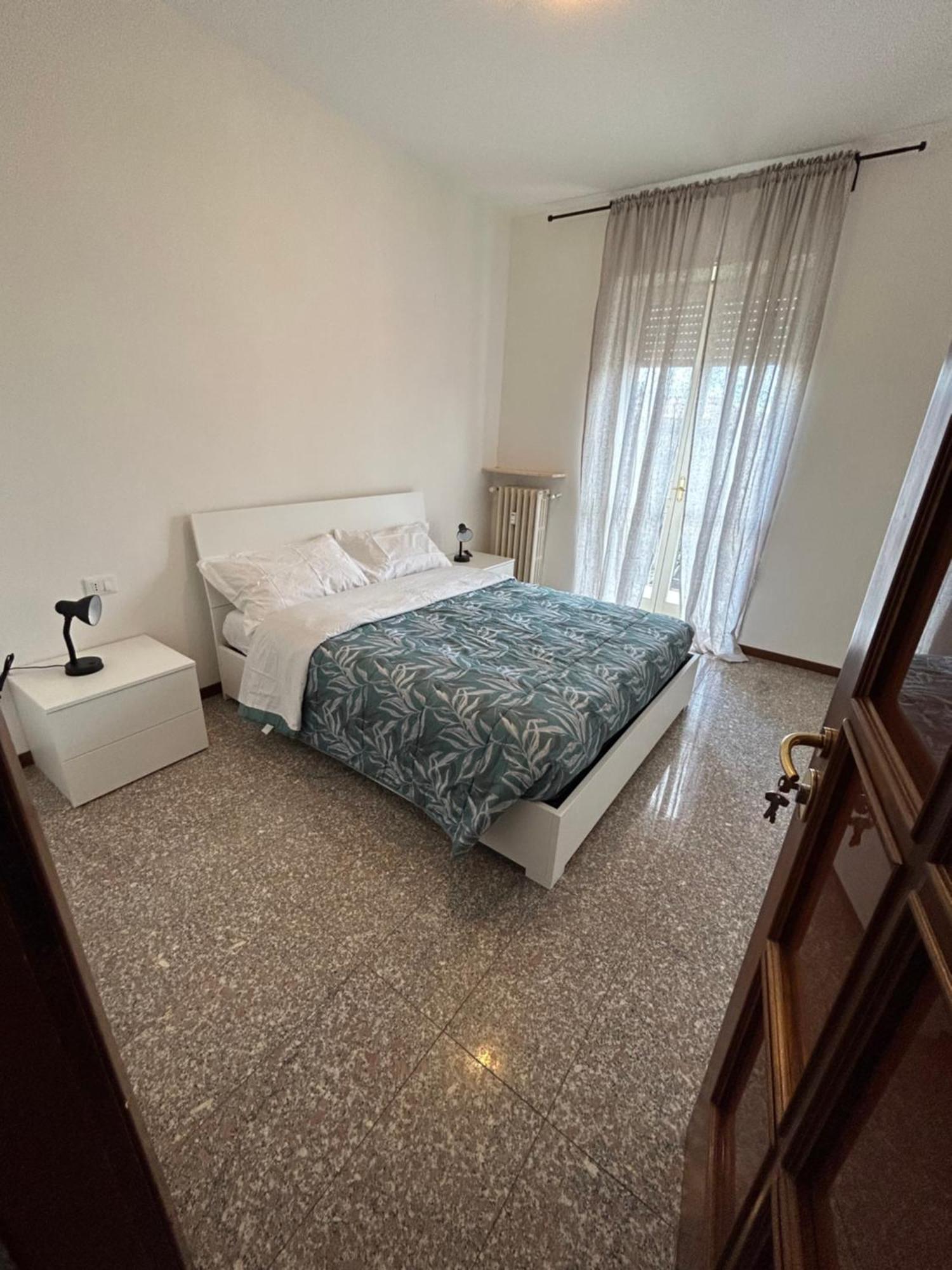 Bed Station -Self Check In- Bed & Breakfast Бергамо Екстериор снимка