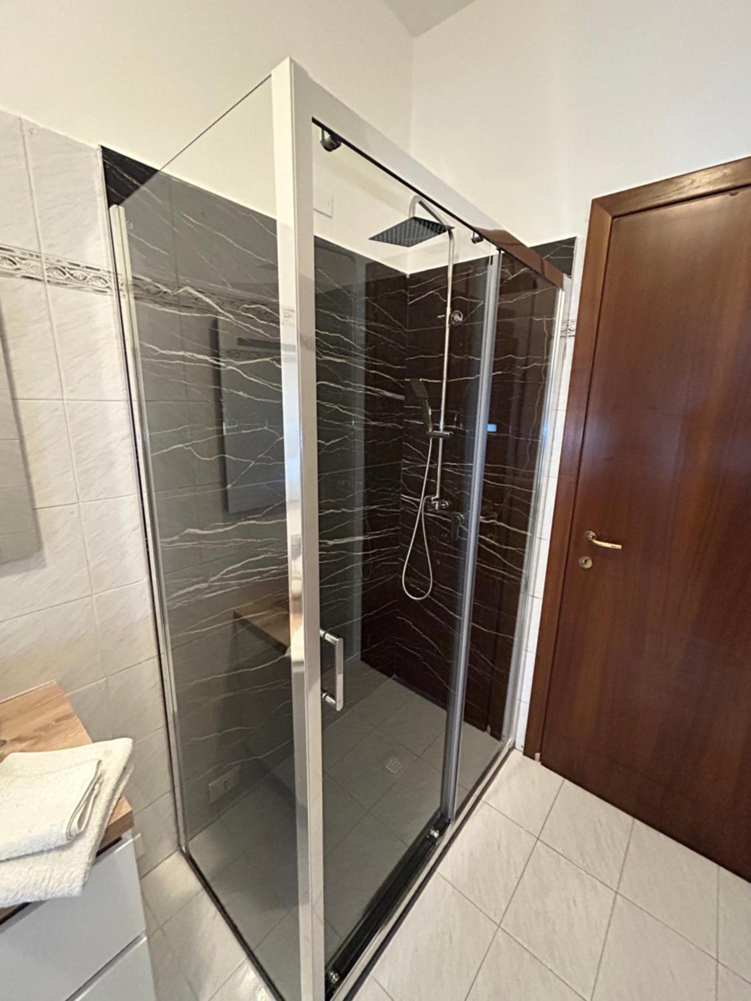 Bed Station -Self Check In- Bed & Breakfast Бергамо Екстериор снимка