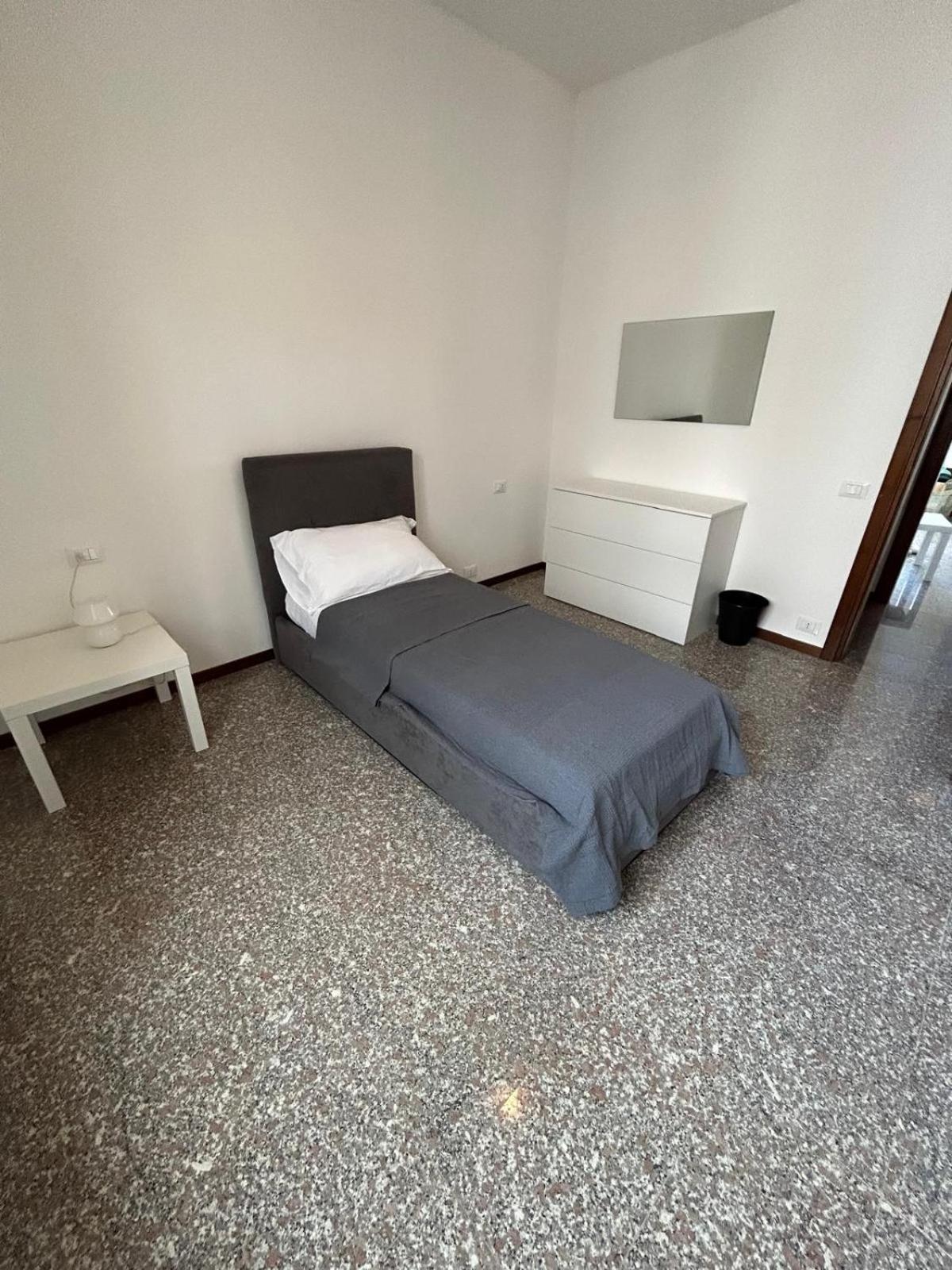 Bed Station -Self Check In- Bed & Breakfast Бергамо Екстериор снимка